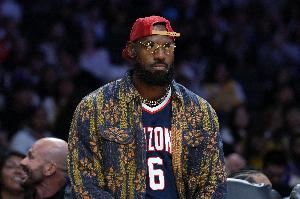 湖人本季前14战10胜4负&詹姆斯缺阵 上赛季同期也10-4&老詹均出战图片